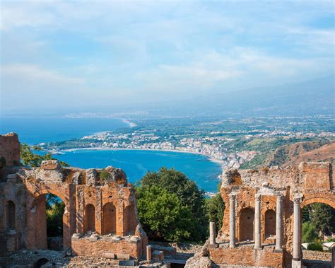 where is taormina in sicily